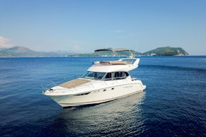 Prestige 400 Fly maximu guest cruising capacity is 10 but we recommend this boat for groups 2-8 persons.