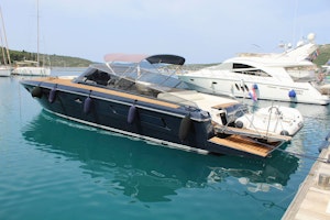 Itama 45 maximu guest cruising capacity is 6 but we recommend this boat for groups 2-4 persons.