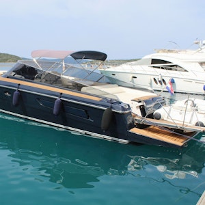 Itama 45 maximu guest cruising capacity is 6 but we recommend this boat for groups 2-4 persons.